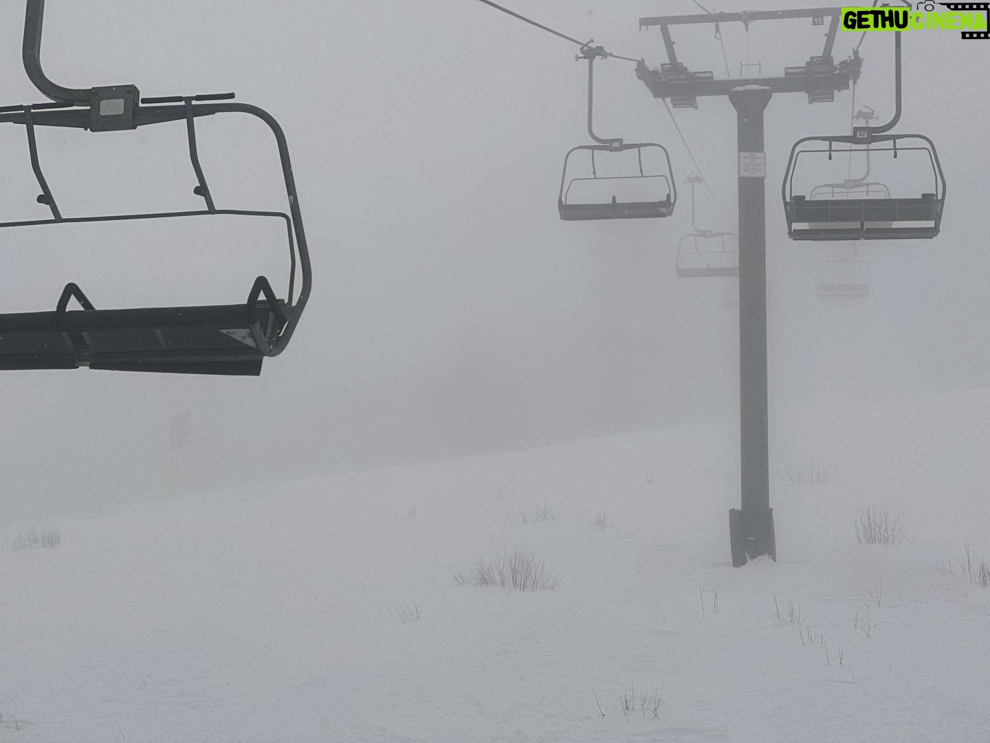 Jenna Elfman Instagram - Exhilarating, perfect, beautiful ski day!!!! ⛷️