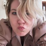 Jenna Elfman Instagram – 💋 Have a lovely and fun Sunday, everybody!