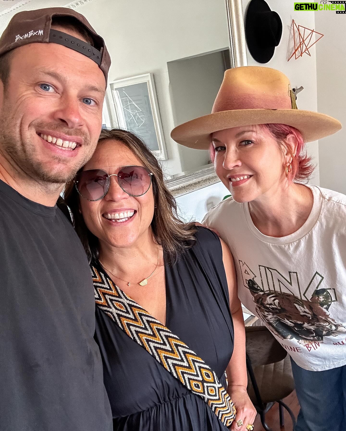 Jenna Elfman Instagram - The universe doing its thing! 🤘🏽👀🤘🏽 This hat, born from a spontaneous experiment, became a canvas for a new idea. Hand-dying the felt added that extra touch of uniquness. I hadn’t played with dye before this, so I was excited to see how it would turn out. While I was literally putting the finishing touches to this hat, I recieved a call from the lovely @therealkateceberano looking for a special gift for her dearest friend of 25 years, @jennaelfman in town for just a brief visit. Timing would be tight to make something that quick, but the universe stepped in when I shared a photo of this hat in progress. Instantly, we knew it was the perfect creation. These abstract hats aren’t for everyone, and that’s the point. They’re crafted for the ones meant to wear them. The universe works in mysterious ways, connecting us with the right person at the right time. Such a joy to meet you, Jenna! Wishing you an incredible time in Australia. And sending heaps of love to you, Kate. 🫵🏼💜 Special mention to @adamsavillebrown for being in the right spot at the right time also. 🤘🏽 #hatmaker #artist #universe #customhat #connection #friends