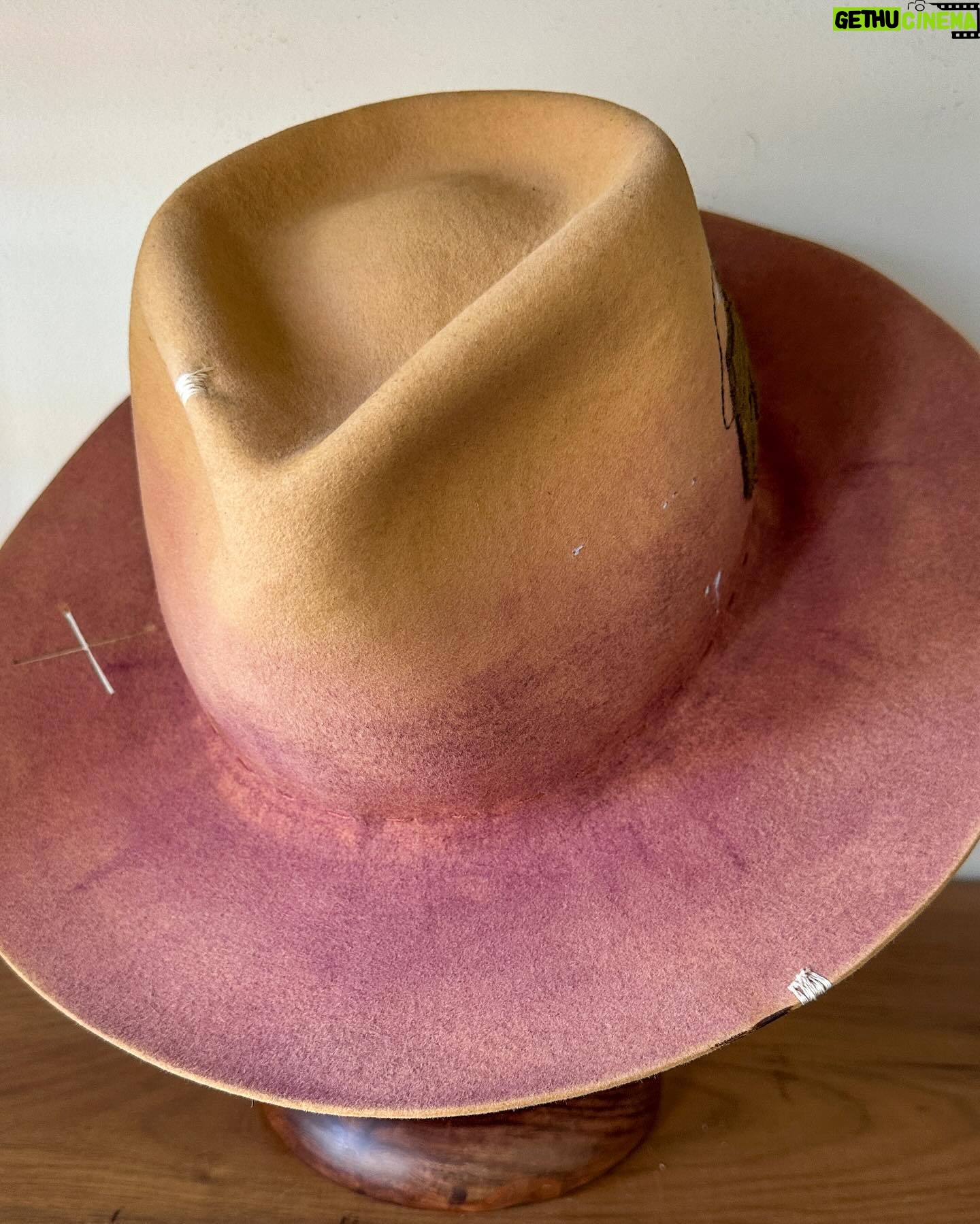 Jenna Elfman Instagram - The universe doing its thing! 🤘🏽👀🤘🏽 This hat, born from a spontaneous experiment, became a canvas for a new idea. Hand-dying the felt added that extra touch of uniquness. I hadn’t played with dye before this, so I was excited to see how it would turn out. While I was literally putting the finishing touches to this hat, I recieved a call from the lovely @therealkateceberano looking for a special gift for her dearest friend of 25 years, @jennaelfman in town for just a brief visit. Timing would be tight to make something that quick, but the universe stepped in when I shared a photo of this hat in progress. Instantly, we knew it was the perfect creation. These abstract hats aren’t for everyone, and that’s the point. They’re crafted for the ones meant to wear them. The universe works in mysterious ways, connecting us with the right person at the right time. Such a joy to meet you, Jenna! Wishing you an incredible time in Australia. And sending heaps of love to you, Kate. 🫵🏼💜 Special mention to @adamsavillebrown for being in the right spot at the right time also. 🤘🏽 #hatmaker #artist #universe #customhat #connection #friends