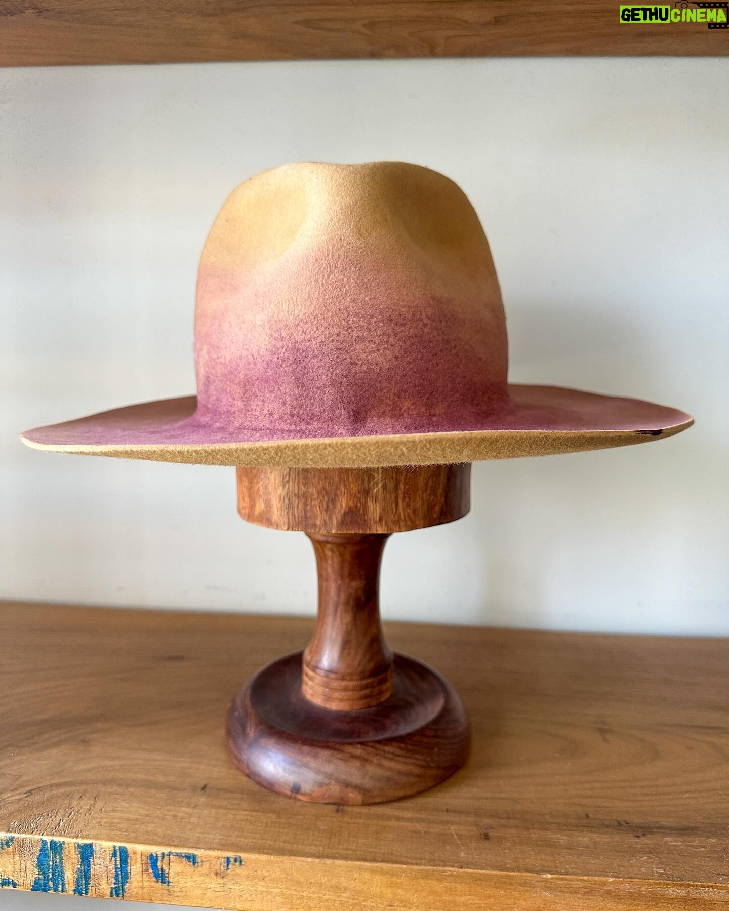 Jenna Elfman Instagram - The universe doing its thing! 🤘🏽👀🤘🏽 This hat, born from a spontaneous experiment, became a canvas for a new idea. Hand-dying the felt added that extra touch of uniquness. I hadn’t played with dye before this, so I was excited to see how it would turn out. While I was literally putting the finishing touches to this hat, I recieved a call from the lovely @therealkateceberano looking for a special gift for her dearest friend of 25 years, @jennaelfman in town for just a brief visit. Timing would be tight to make something that quick, but the universe stepped in when I shared a photo of this hat in progress. Instantly, we knew it was the perfect creation. These abstract hats aren’t for everyone, and that’s the point. They’re crafted for the ones meant to wear them. The universe works in mysterious ways, connecting us with the right person at the right time. Such a joy to meet you, Jenna! Wishing you an incredible time in Australia. And sending heaps of love to you, Kate. 🫵🏼💜 Special mention to @adamsavillebrown for being in the right spot at the right time also. 🤘🏽 #hatmaker #artist #universe #customhat #connection #friends