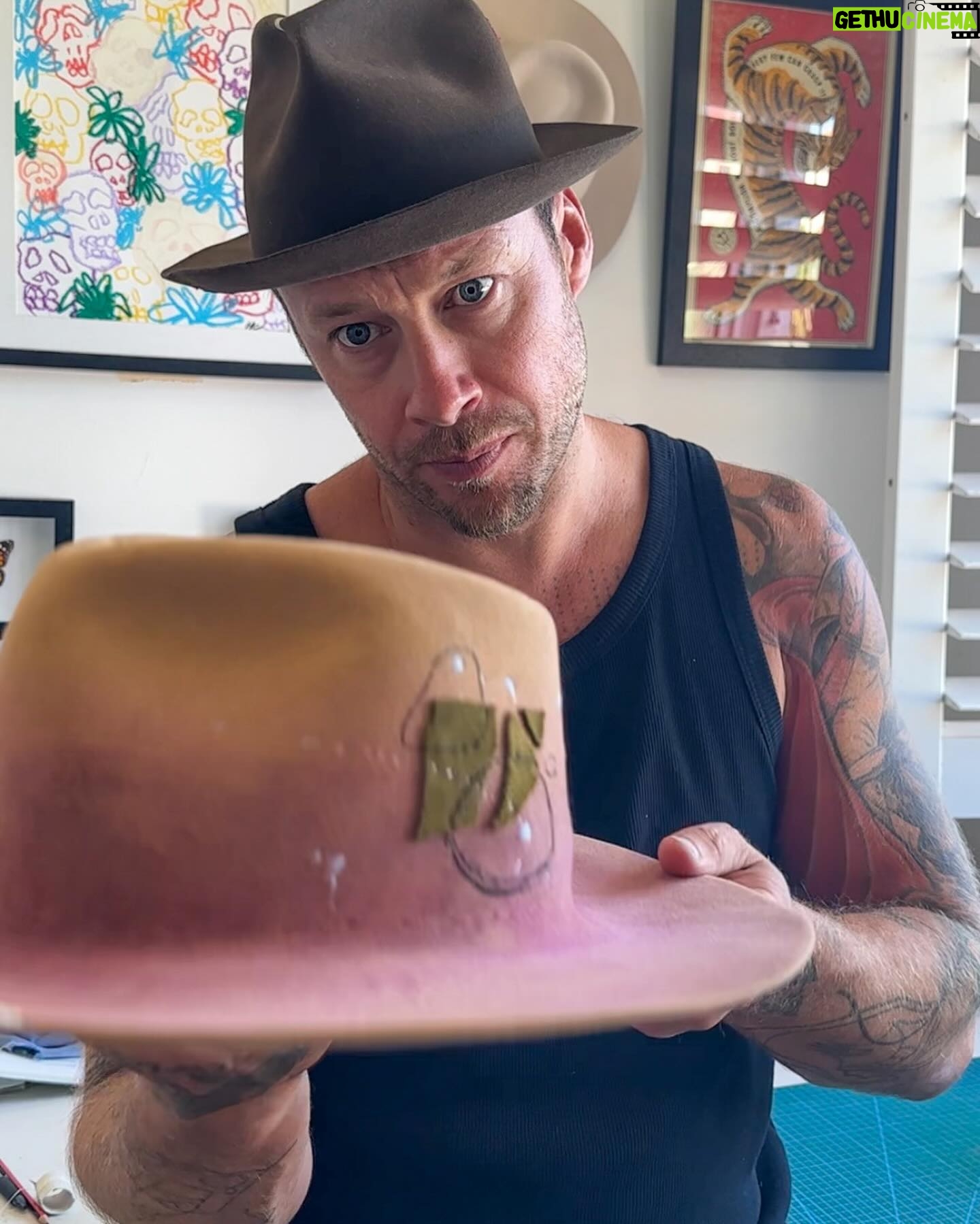 Jenna Elfman Instagram - The universe doing its thing! 🤘🏽👀🤘🏽 This hat, born from a spontaneous experiment, became a canvas for a new idea. Hand-dying the felt added that extra touch of uniquness. I hadn’t played with dye before this, so I was excited to see how it would turn out. While I was literally putting the finishing touches to this hat, I recieved a call from the lovely @therealkateceberano looking for a special gift for her dearest friend of 25 years, @jennaelfman in town for just a brief visit. Timing would be tight to make something that quick, but the universe stepped in when I shared a photo of this hat in progress. Instantly, we knew it was the perfect creation. These abstract hats aren’t for everyone, and that’s the point. They’re crafted for the ones meant to wear them. The universe works in mysterious ways, connecting us with the right person at the right time. Such a joy to meet you, Jenna! Wishing you an incredible time in Australia. And sending heaps of love to you, Kate. 🫵🏼💜 Special mention to @adamsavillebrown for being in the right spot at the right time also. 🤘🏽 #hatmaker #artist #universe #customhat #connection #friends