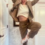 Jenna Elfman Instagram - #currentmood ✨✨✨✨✨✨