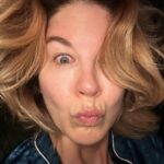 Jenna Elfman Instagram - GOOD MORNING! 💋 (4:45am ) Off to work! 🎥
