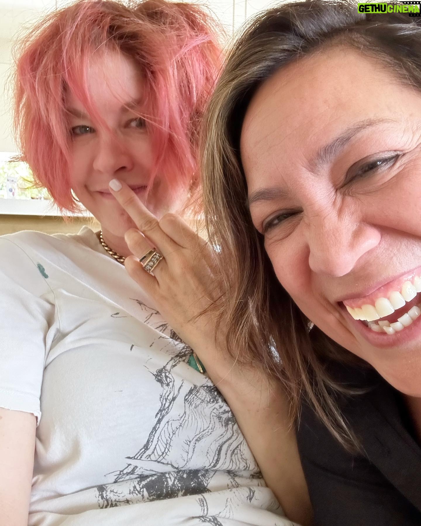 Jenna Elfman Instagram - Thank you Australia! 🇦🇺 Thank you @therealkateceberano and @leerogers12! 😍😘 🥰 Thank you @sophiabanksc! 😻 I adore you @_gypzy_ @mrlewisjlewis! 🫶🏼 To all the new friends, old friends and brilliant experiences— THANK YOU! ✨ Memories I will hold in my heart for the rest of time…. ♾️