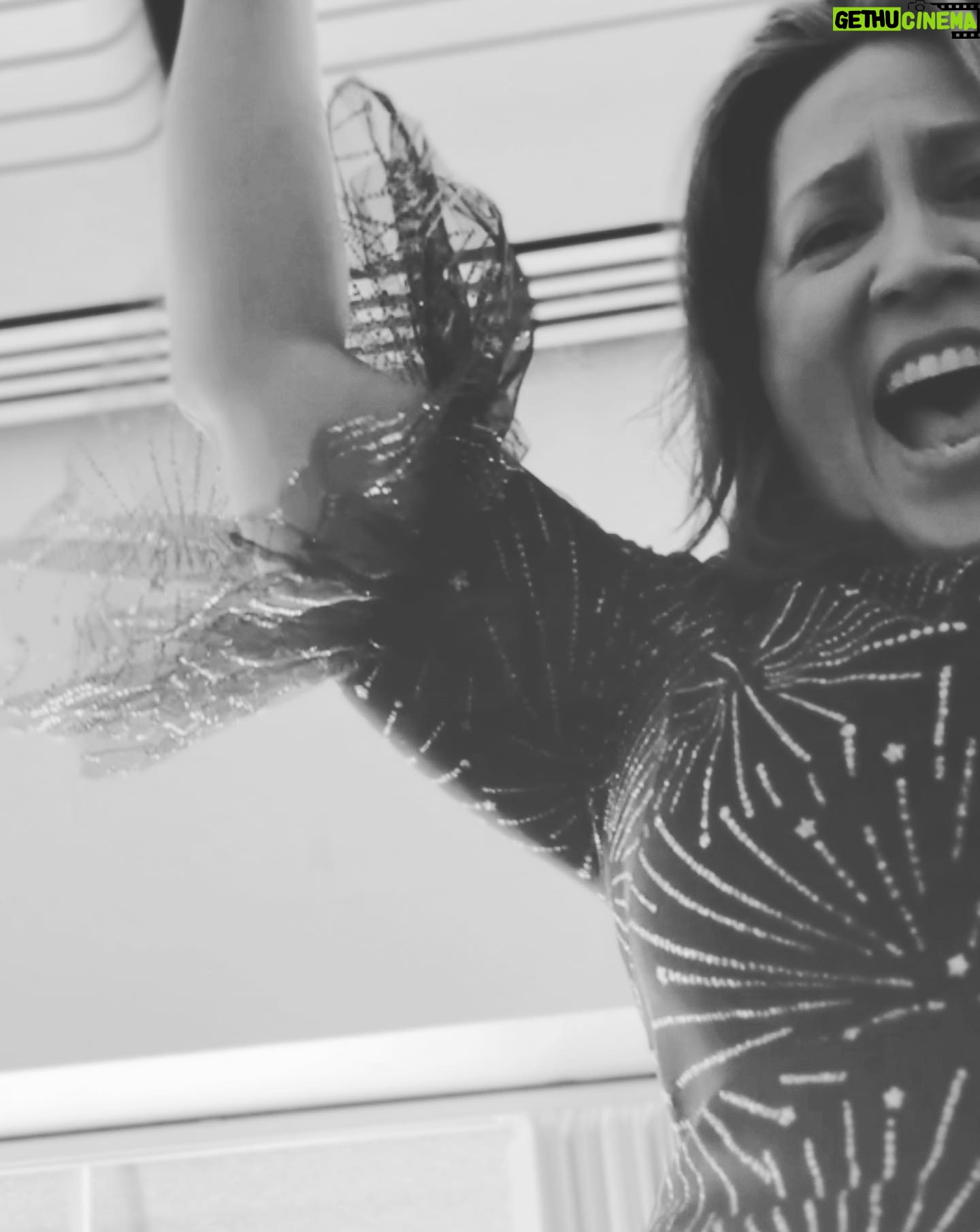 Jenna Elfman Instagram - Thank you Australia! 🇦🇺 Thank you @therealkateceberano and @leerogers12! 😍😘 🥰 Thank you @sophiabanksc! 😻 I adore you @_gypzy_ @mrlewisjlewis! 🫶🏼 To all the new friends, old friends and brilliant experiences— THANK YOU! ✨ Memories I will hold in my heart for the rest of time…. ♾️