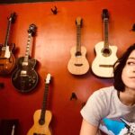Jenna Laurenzo Instagram – Waiting for @michaelbrownesound 🎶
.
.
.
Engaging with life one guitar at a time ✨ @puddlesofsun