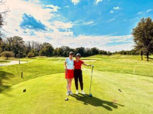 Jenna Laurenzo Instagram - 18 with @aine_like_onya ❤️✨
.
.
.
Starting to come around and love this darn sport @masonscottgolf @fiveirongolf ⛳️ #golf