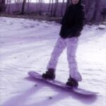 Jenna Laurenzo Instagram - Learning to #snowboard one mountain at a time. It’s so much more fun when I’m not falling my way down the mountain 😂 . . . It’s definitely a humbling reminder of a beginner’s mindset and the joy that comes with the willingness to stumble on the way to finding flow ✨❤️ . . . @aine_like_onya working the 🎥
