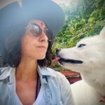 Jenna Laurenzo Instagram - Sticking her tongue out at me ❤️🐶😂 . . . Gorgeous autumn day of blessings #ganeshutsav 🍂 ✨ . . . Thanks for the hat @flameandfeatherhatco 🙏❤️ #huskylove