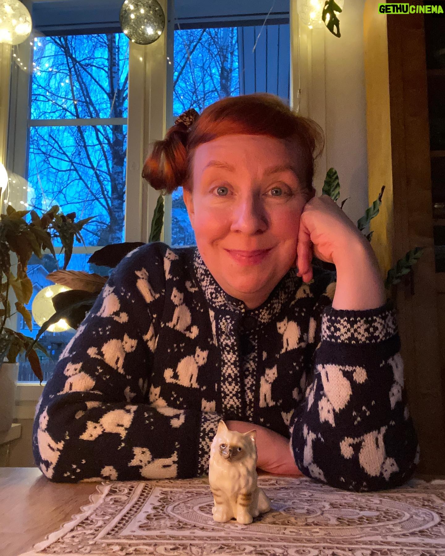 Jenni Kokander - 3 Likes - Löysin kirpparilta tämän upean villatakin ja uuden posliinikissan. (Alan olla lähellä pistettä, jossa kissafanitukseni alkaa huolestuttaa jo itseänikin. )