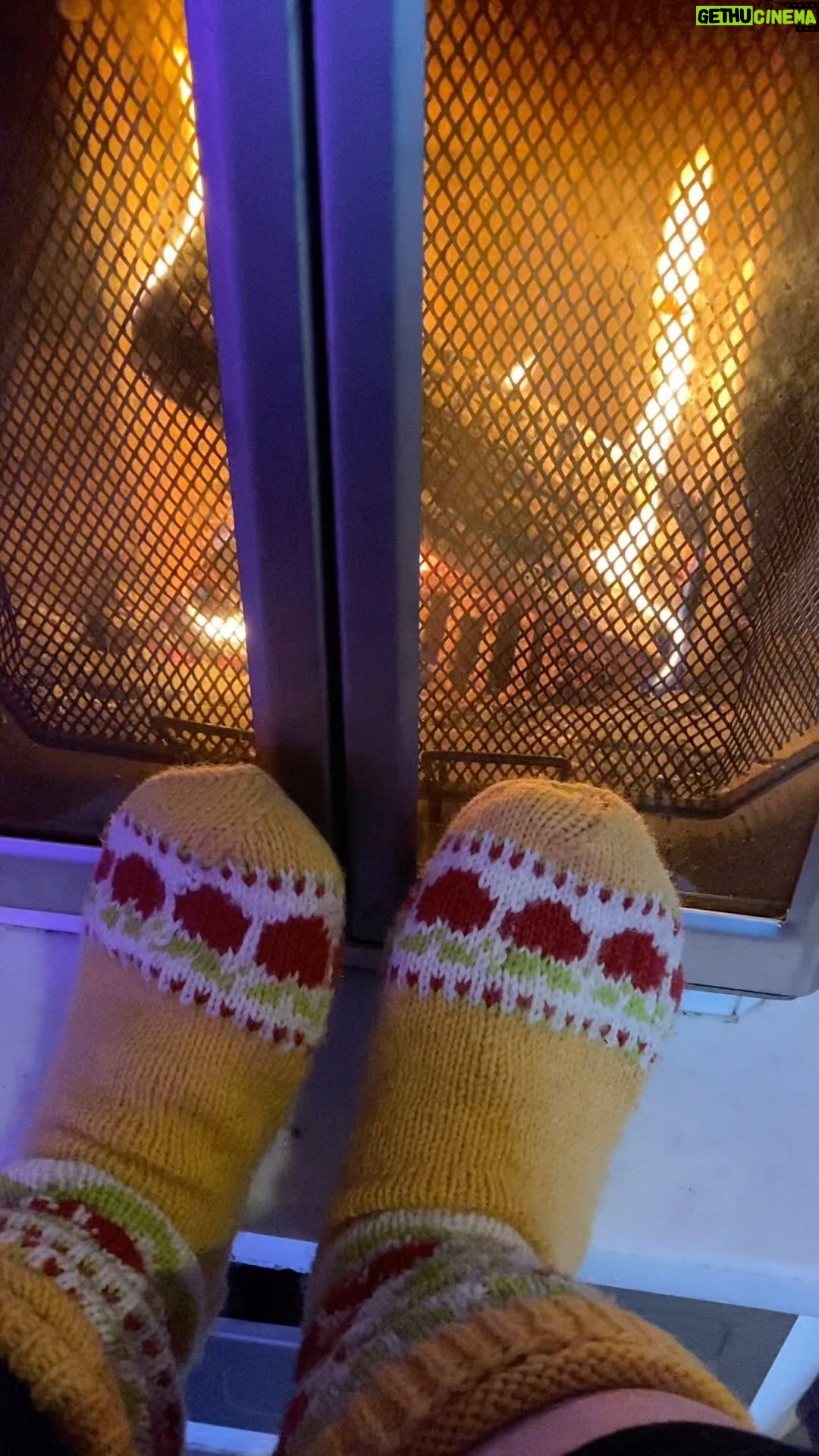 Jenni Kokander - 3 Likes - Oh, when you’re cold
I’ll be there🎶 😻🎶