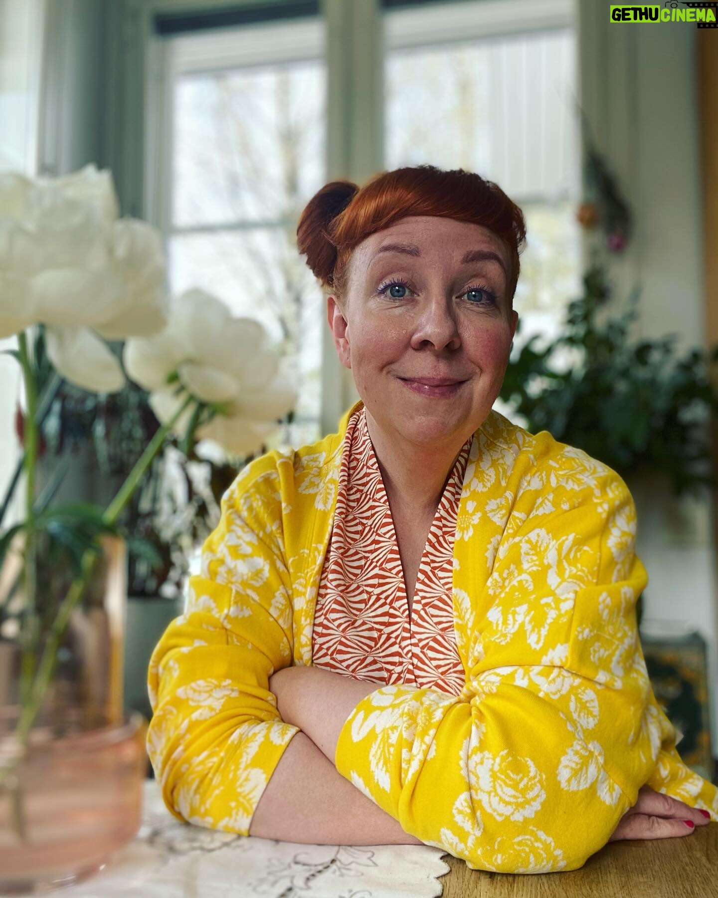 Jenni Kokander - 3 Likes - SekƤ kukat ettƤ rouva parhaimmillaanš