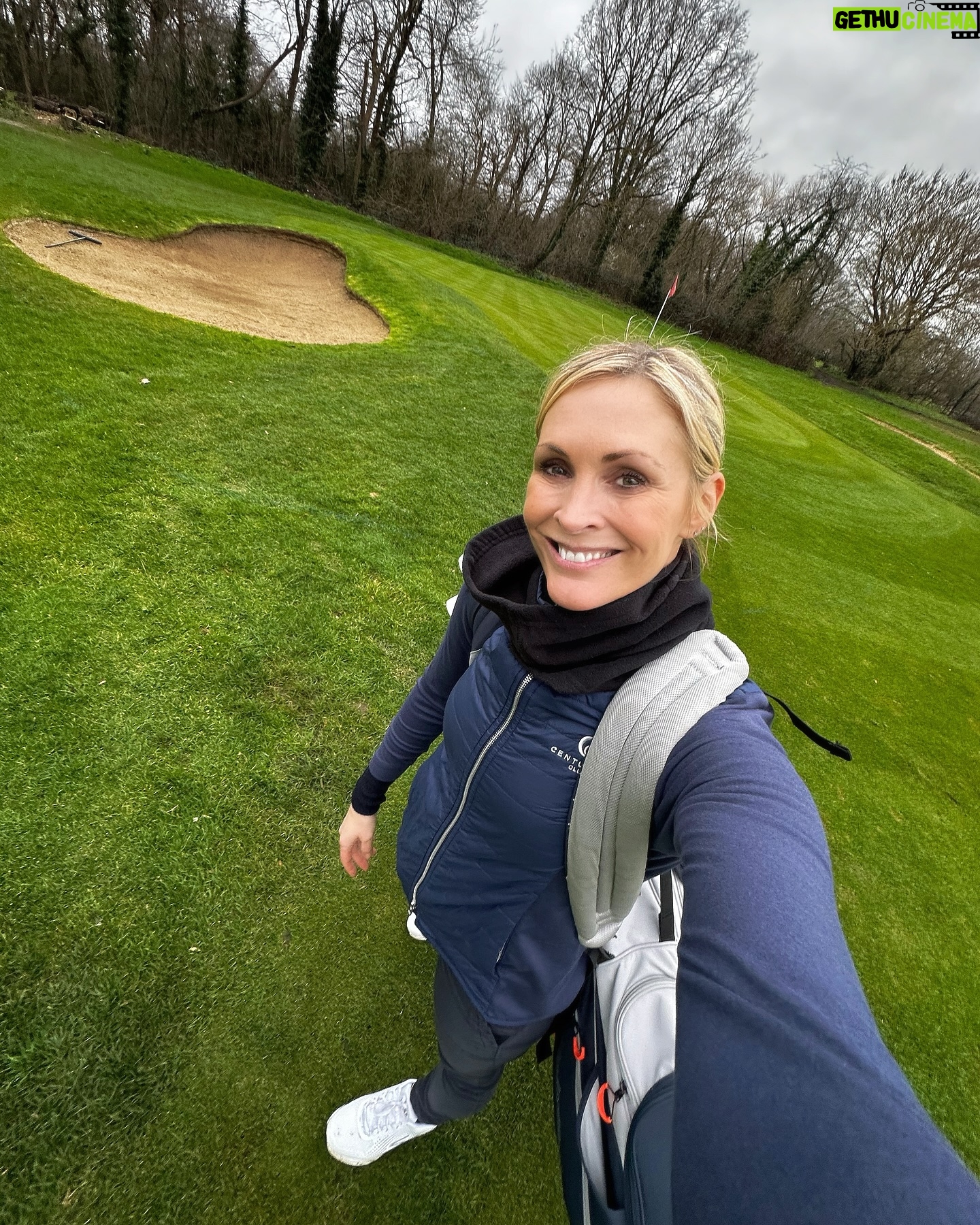 Jenni Falconer Instagram - First day this year out on the course and it felt great to be back. 🏌️♀️💙⛳️ Too many things to do, too little time, not enough decent weather. Also loved trying out the new Q10 Max driver. Here’s to a great year of golf. #girlswhogolf #lovegolf