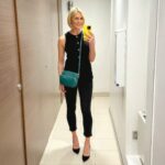 Jenni Falconer Instagram - Friday feeling. 🤩🥳 The weekend looks like this: 😴🏃🏼‍♀️🎤🎶🐶👨‍👩‍👧😊 Which emoji sums up your weekend? #inworkloomirrorselfie #falconerfashion #friyay