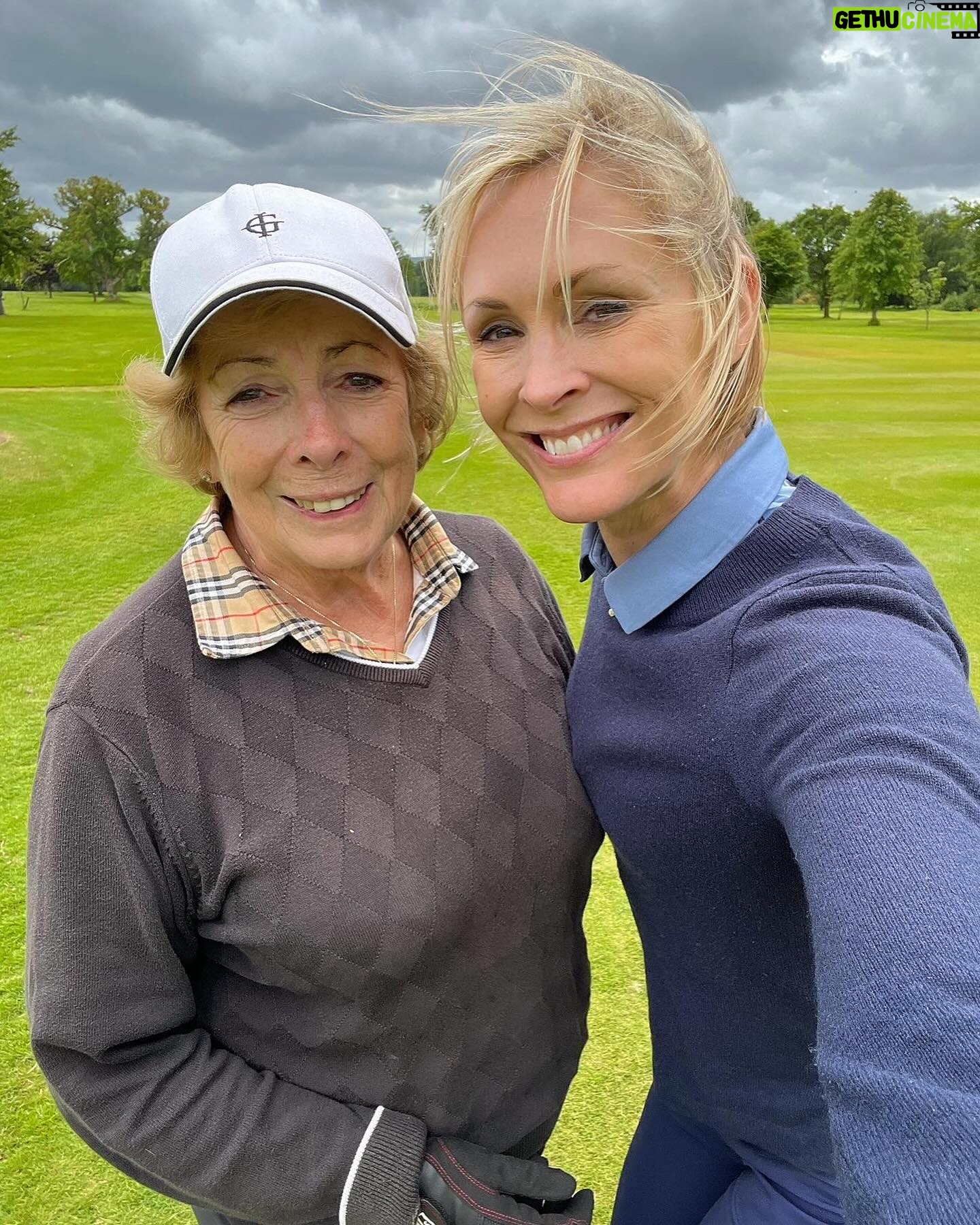 Jenni Falconer Instagram - Happy Mother’s Day to my amazing mum, not just the best mum but also a truly loved grandma, a perfect travel buddy, golf partner, fashion advisor, my number one on speed dial and just a totally fun person to be around. Love you Mum. 💖 #mothersday #mymum