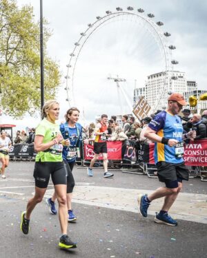 Jenni Falconer Instagram - What a day. 🏃🏼💙 🇬🇧 

#londonmarathonday @londonmarathon #themall #buckinghampalace #london #runlondon #runpod @runpodrunclub