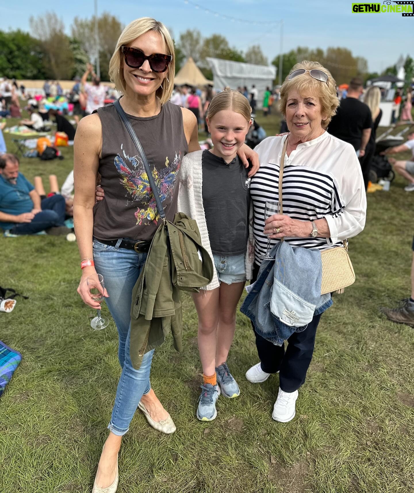 Jenni Falconer Instagram - Happy Mother’s Day to my amazing mum, not just the best mum but also a truly loved grandma, a perfect travel buddy, golf partner, fashion advisor, my number one on speed dial and just a totally fun person to be around. Love you Mum. 💖 #mothersday #mymum