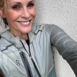 Jenni Falconer Instagram - GRWM x Marathon training. 🏃🏼‍♀️ I watch other people’s running videos and they always look so fresh, so great, so glam….well this video is my reality! Today: 27km / 17miles Weather: 🌧️ 🌬️ #marathontraining #coopahruncoach #runningintgerain #grwm #runpod #runpodrunclub #run #runner