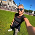 Jenni Falconer Instagram – It’s going to be a brilliant week, I can feel it. ☀️ 

Do something today to make you smile. Start the week feeling good. 😊👊🏻💙

#yougotthis
#mondaymotivation #runlondon #runpod #runpodrunclub