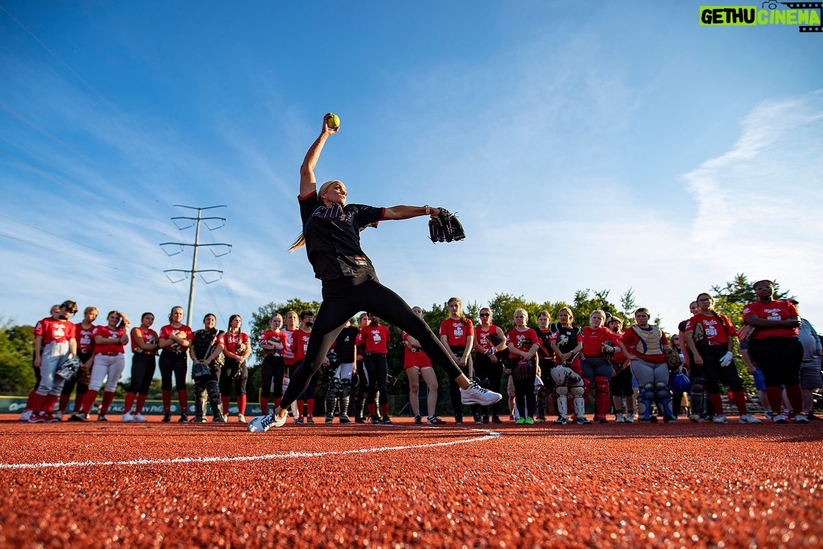 Jennie Finch Instagram - Jennie Finch concluded her eight city pitching tour on Tuesday at the Reds Youth Academy and what an honor it was to have her work with our girls! 25 pitchers and 25 catchers attended the clinic where Jennie revealed her pitching secrets, rhythm, power and speed. #stickitandspinit This was a once in a lifetime opportunity for these student-athletes to not only meet and learn from Jennie, but also see where a passion for softball can lead. Thank you @jfinch27 !! 🐐🥎