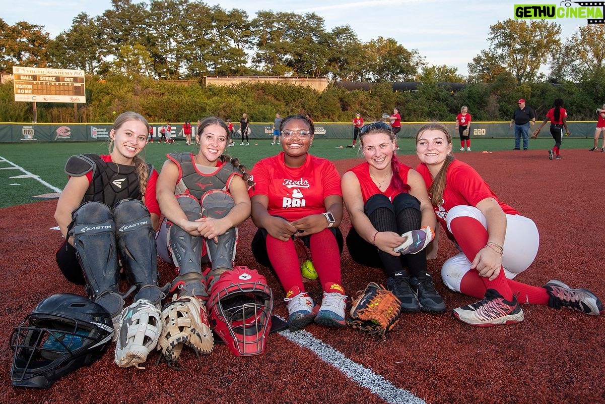 Jennie Finch Instagram - Jennie Finch concluded her eight city pitching tour on Tuesday at the Reds Youth Academy and what an honor it was to have her work with our girls! 25 pitchers and 25 catchers attended the clinic where Jennie revealed her pitching secrets, rhythm, power and speed. #stickitandspinit This was a once in a lifetime opportunity for these student-athletes to not only meet and learn from Jennie, but also see where a passion for softball can lead. Thank you @jfinch27 !! 🐐🥎