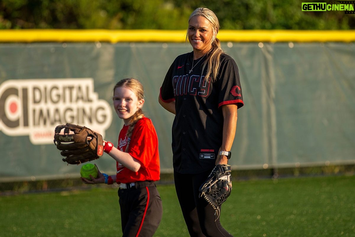 Jennie Finch Instagram - Jennie Finch concluded her eight city pitching tour on Tuesday at the Reds Youth Academy and what an honor it was to have her work with our girls! 25 pitchers and 25 catchers attended the clinic where Jennie revealed her pitching secrets, rhythm, power and speed. #stickitandspinit This was a once in a lifetime opportunity for these student-athletes to not only meet and learn from Jennie, but also see where a passion for softball can lead. Thank you @jfinch27 !! 🐐🥎