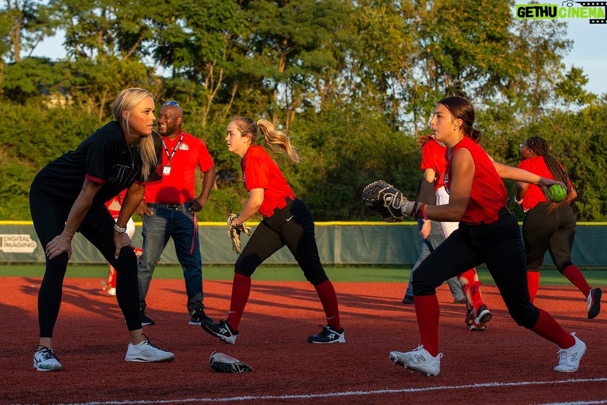 Jennie Finch Instagram - Jennie Finch concluded her eight city pitching tour on Tuesday at the Reds Youth Academy and what an honor it was to have her work with our girls! 25 pitchers and 25 catchers attended the clinic where Jennie revealed her pitching secrets, rhythm, power and speed. #stickitandspinit This was a once in a lifetime opportunity for these student-athletes to not only meet and learn from Jennie, but also see where a passion for softball can lead. Thank you @jfinch27 !! 🐐🥎