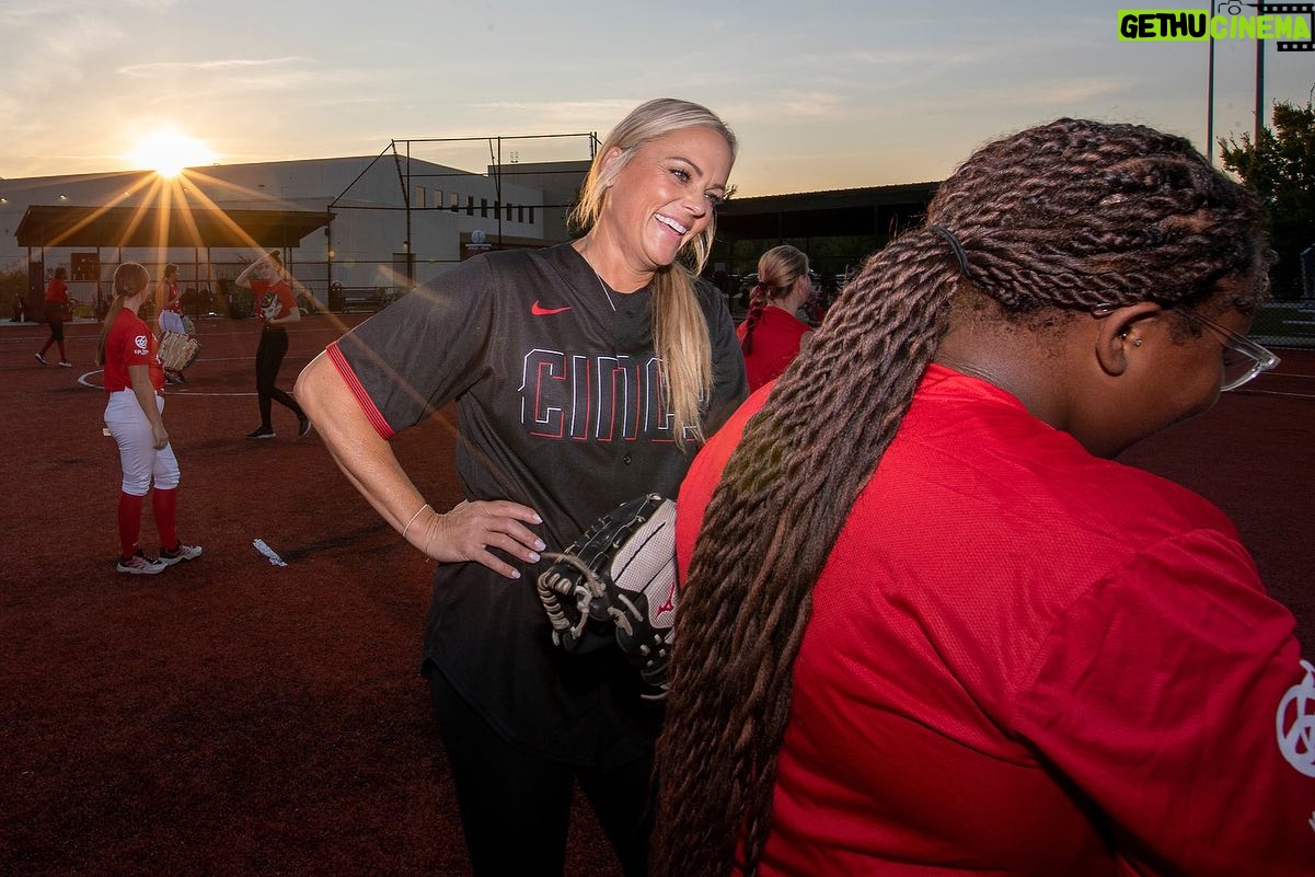 Jennie Finch Instagram - Jennie Finch concluded her eight city pitching tour on Tuesday at the Reds Youth Academy and what an honor it was to have her work with our girls! 25 pitchers and 25 catchers attended the clinic where Jennie revealed her pitching secrets, rhythm, power and speed. #stickitandspinit This was a once in a lifetime opportunity for these student-athletes to not only meet and learn from Jennie, but also see where a passion for softball can lead. Thank you @jfinch27 !! 🐐🥎