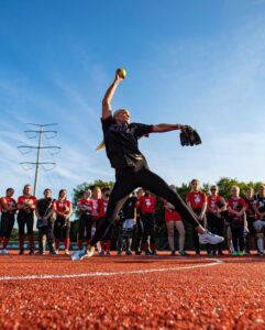 Jennie Finch Instagram - The eight-city Jennie Finch pitching clinic tour concluded yesterday at the Cincinnati Reds Youth Academy!🥎