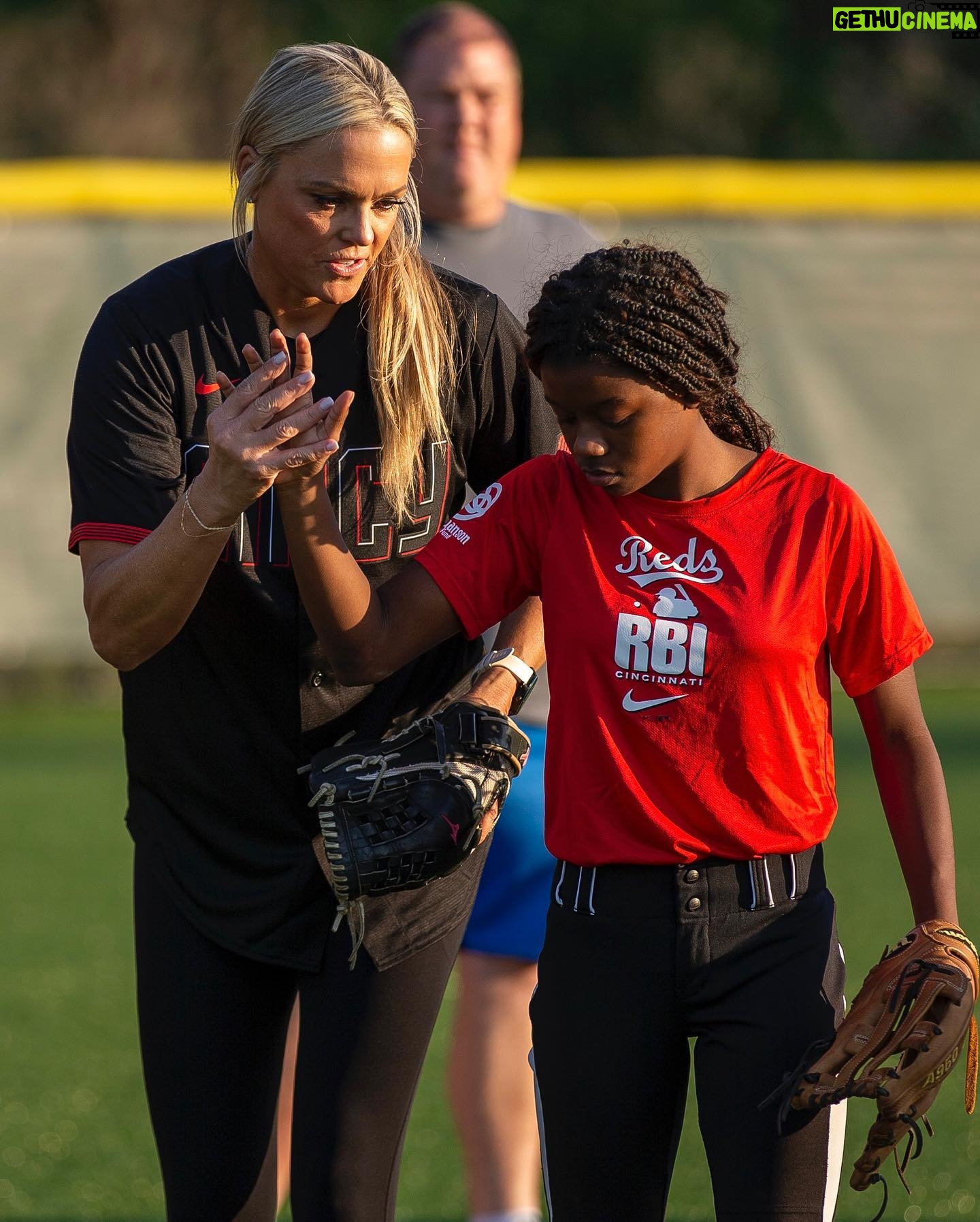 Jennie Finch Instagram - The eight-city Jennie Finch pitching clinic tour concluded yesterday at the Cincinnati Reds Youth Academy!🥎