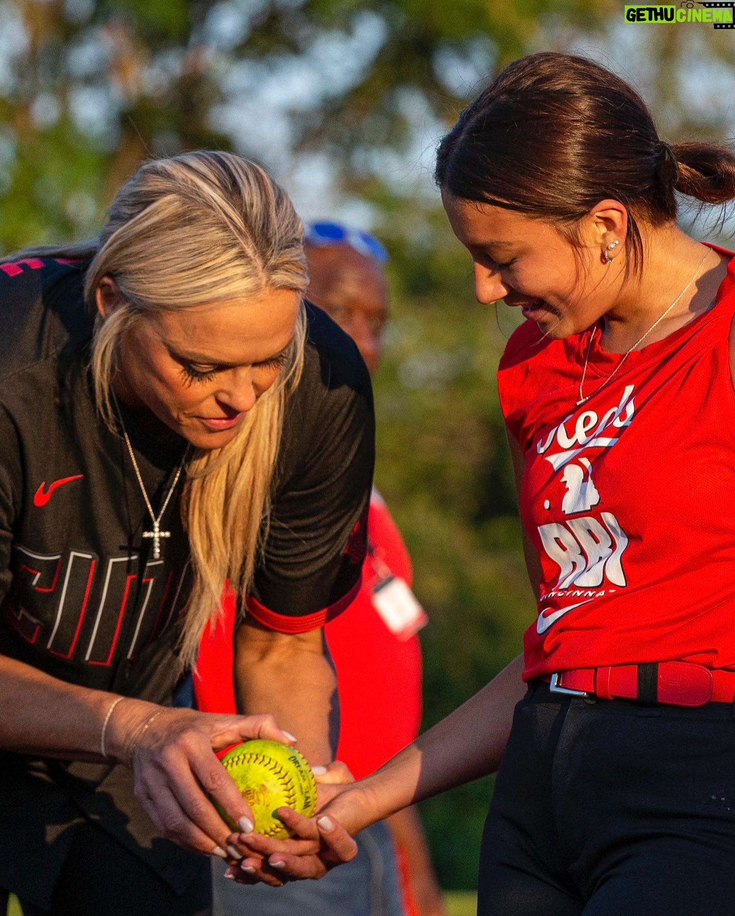 Jennie Finch Instagram - The eight-city Jennie Finch pitching clinic tour concluded yesterday at the Cincinnati Reds Youth Academy!🥎