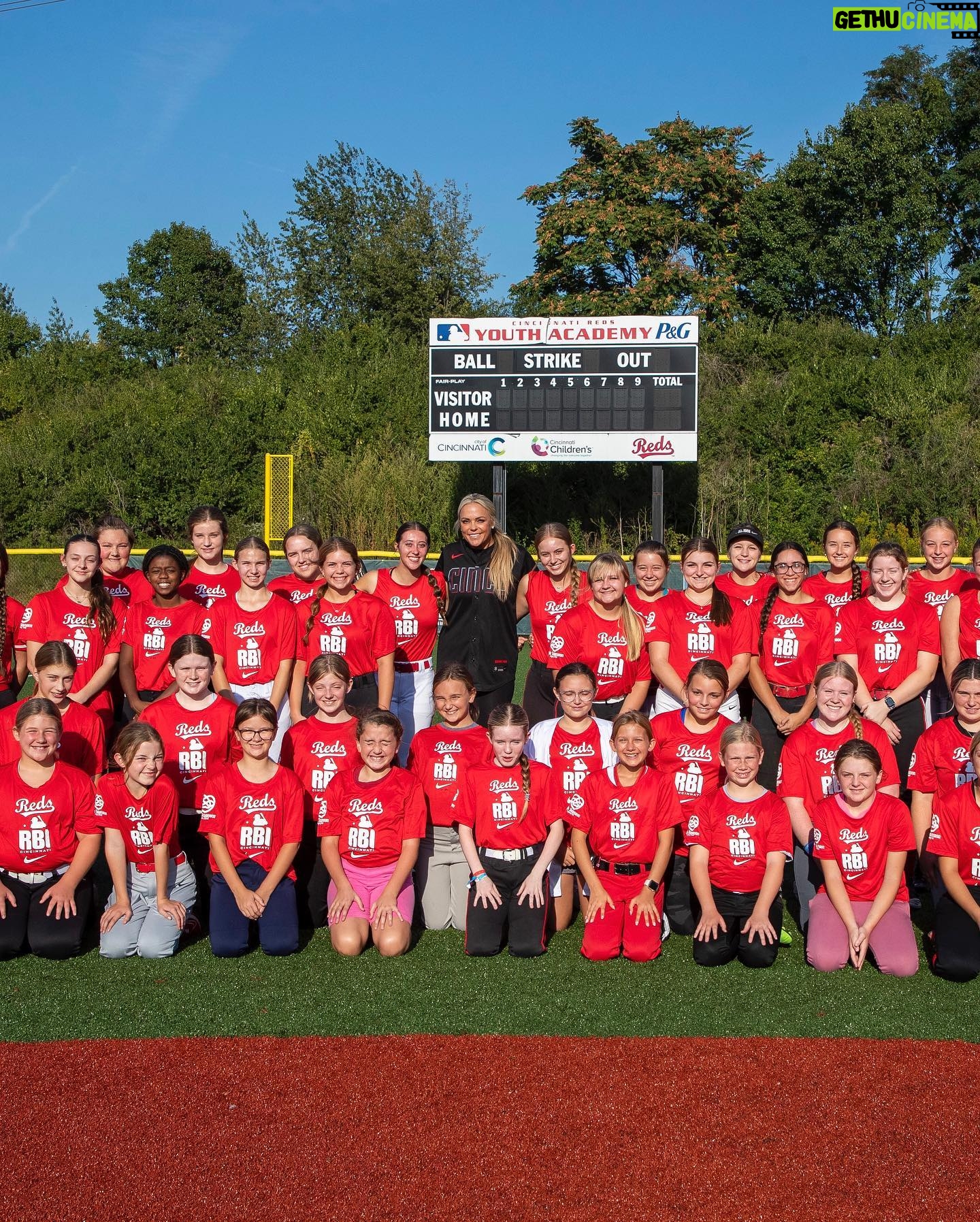 Jennie Finch Instagram - The eight-city Jennie Finch pitching clinic tour concluded yesterday at the Cincinnati Reds Youth Academy!🥎