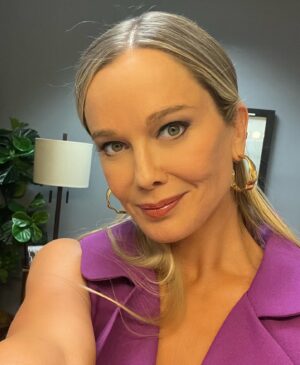 Jennifer Gareis Instagram - So incredibly excited to be working on this storyline and with such giving actors like @johntmccook @bbheathertom @jmhoffman 
Please let me know your thoughts! 
#countingmyblessings 
#actorslife 
#feelingblessed😇 
@boldandbeautifulcbs