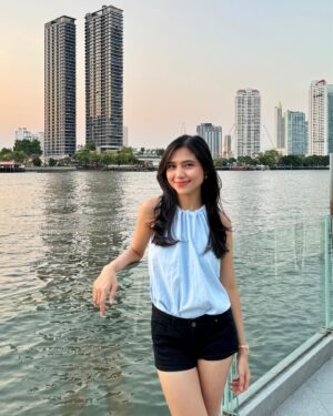 Jennifer Rachel Natasya Instagram - live a little✨💙🌅