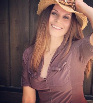Jennifer Taylor Instagram - Howdy.