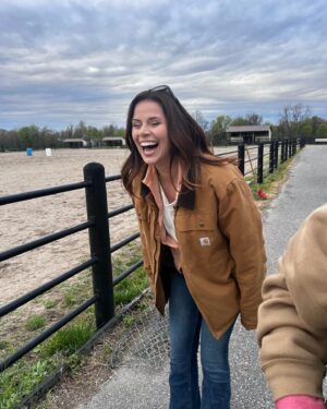 Jennifer Taylor Instagram - I just wrapped the sweetest movie in #paducahkentucky Thank you @bendemareedp @lightyearpictures @tanemcclure for letting me be a part of it. So much fun with this cast and crew! @cassidyscausepaducah are the biggest blessing to their community! Can't wait tiI can tell you more about this film. As always, if I forgot to tag you it's because, I'm barely competent on social media😉
@samantharosebaldwin 
@shaneagraham 
@the__shawn__patrick 
@mrchrismulkey 
@itswinterandrews 
@kelseyfellmua @liamhaehnle 
@patinomgmt 

#horses #horsemovie #indiefilm @hallglenn