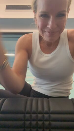 Jennifer Ashton Instagram - Better than crunches! I saw this move on IG months ago and it has made a huge difference in flattening the lower abs! It engages the core in a way that flat ab work doesn’t… when I started doing this, my abs/core changed dramatically…you need a foam roller  |- ankle weights; keep legs at 90Degrees while you “march” that perimenopausal pooch down! For more wellness insights sign up for my free newsletter at www.joinajenda.com or in the link in my bio #abs #midsection #nutritionistlife #perimenopause #menopausefitness