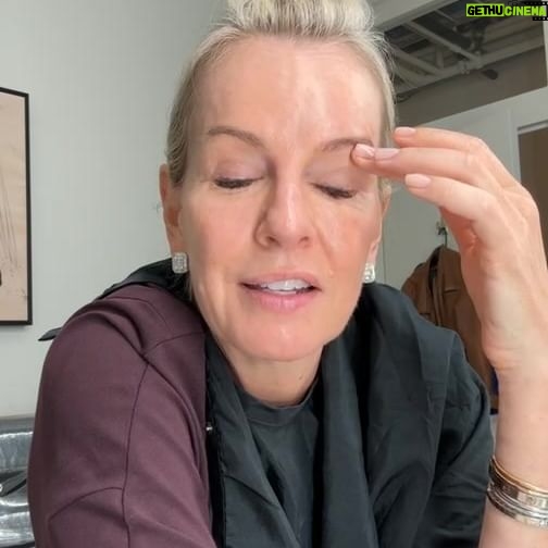 Jennifer Ashton - 3.5K Likes - Get ready with me at GMA3: talking perimenopausal hair changes, my pre-tv makeup application, and more! Cameos by Camille, Kecia and Scott here at GMA. Sign up for my free weekly newsletter at joinajenda.com #hairloss #makeuptutorial #behindthescenes