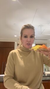 Jennifer Ashton Instagram - How to get 25-30 grams of lean protein in one meal… i shoot for 85 grams a day and so I try to divide that up in my three meals and snacks… here’s one of my easiest, fastest and healthiest go-to meals…and yes I am definitely a little hangry by noon.:-) but before I dash back out for work/ meetings, I will often eat this as my first MOTD. #protein #nutritionist #doctorlife #joinajenda