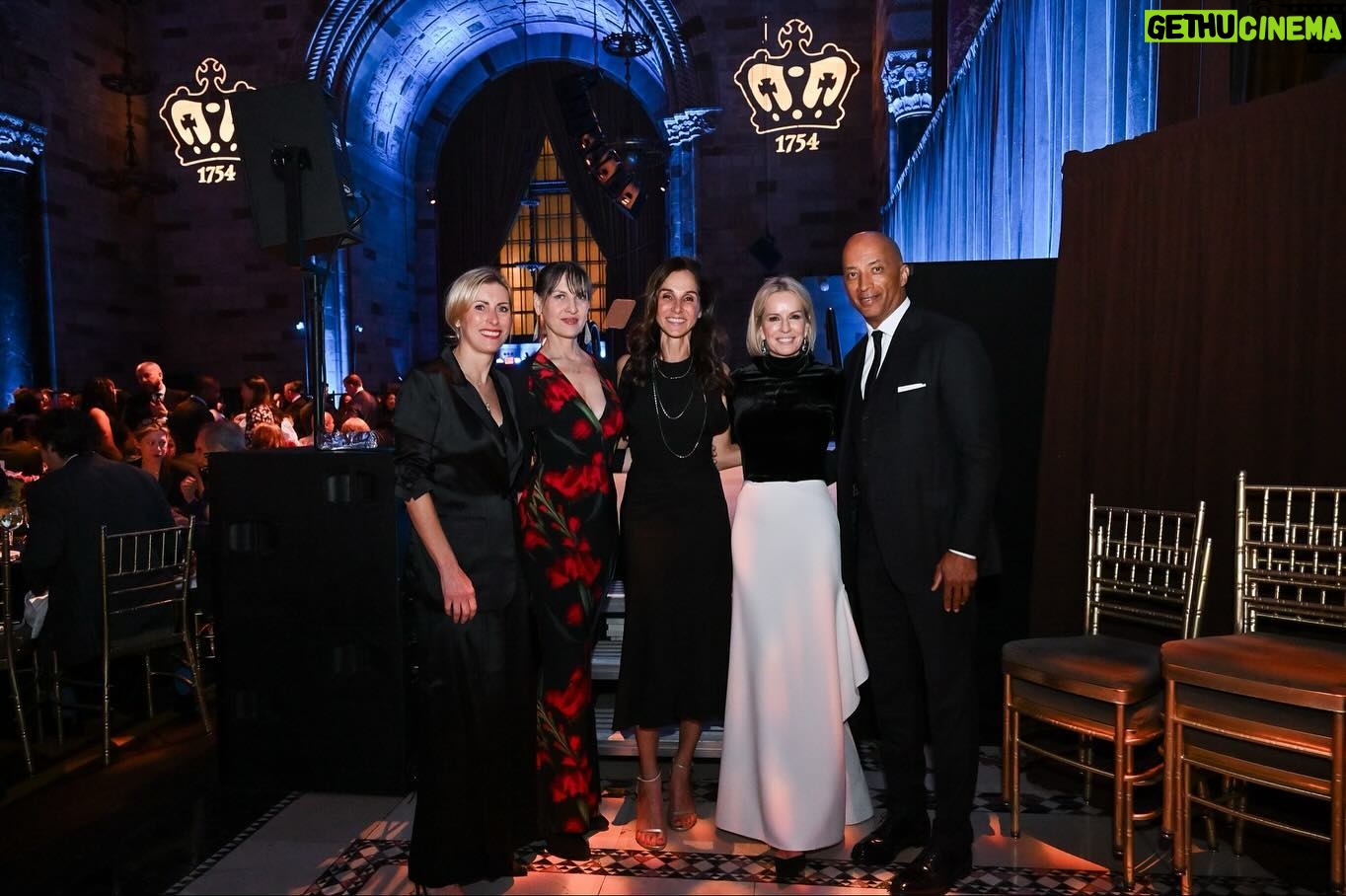 Jennifer Ashton Instagram - Honored to receive the John Jay Award for Distinguished Professional Achievement from my Alma Mater @columbia last evening, and deeply touched by the attendance of the special humans that came to support. John Jay Scholarships provide financial assistance to first year students at Columbia and being recognized amongst a truly outstanding group of past honorees was deeply humbling for me. Last evening raised $1.6M . #columbia #johnjayawards