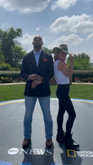 Jennifer Ashton Instagram - This is how we do the eclipse here in Dallas!!! Thx to our amazing team, crew, Mother Nature and the cosmos for making this so special and to Beyonce for dropping the song of the season! That’s a wrap ABC eclipse special!  #eclipsesolar #texasholdem #cowboycarter #journalistswhodance 🤣🤣