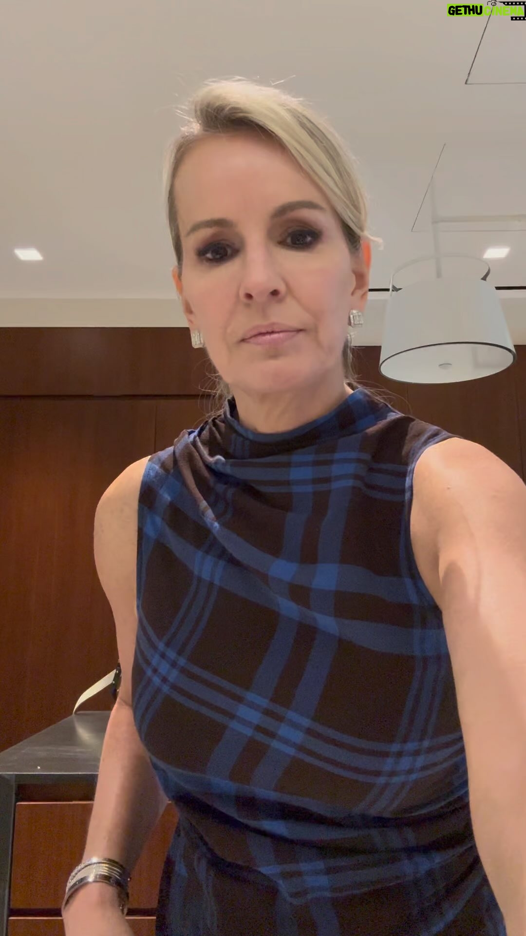 Jennifer Ashton - 9.1K Likes - How I get 40 grams of protein in one meal: i share my ingredients of my protein smoothie/ first meal of the day ( though I could barely read the labels without my glasses on 🤣🧐!) #nutritionist #proteinshake #joinajenda