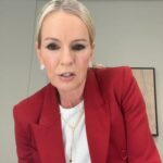 Jennifer Ashton Instagram - Back spasm emergency! 👀😥Dressing room chronicles…. #backpain #sijoint #foamroller #massage #joinajenda