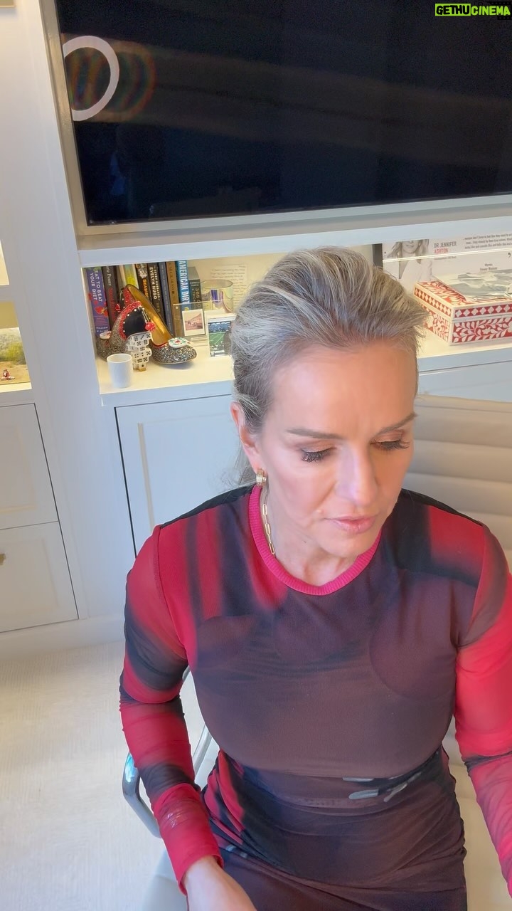 Jennifer Ashton - 3K Likes - How to save a life: Narcan. I’m so upset that the opioid crisis has come to this in NYC… having it in my hands really drove the point home for me… #narcan #opioidcrisis #harmreduction #harmreductionsaveslives