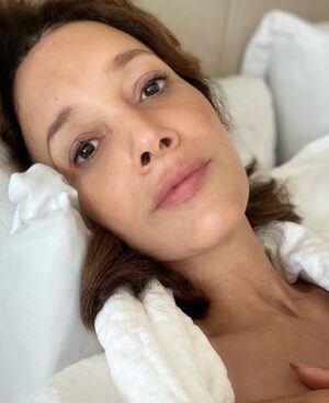 Jennifer Beals Instagram - Rise, shine and offer your gifts to the world. 

Have a great day 💛