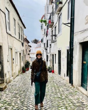 Jennifer Beals Instagram - Lisbon, I miss you already. 
I feel a fado song coming on…
💛🦚