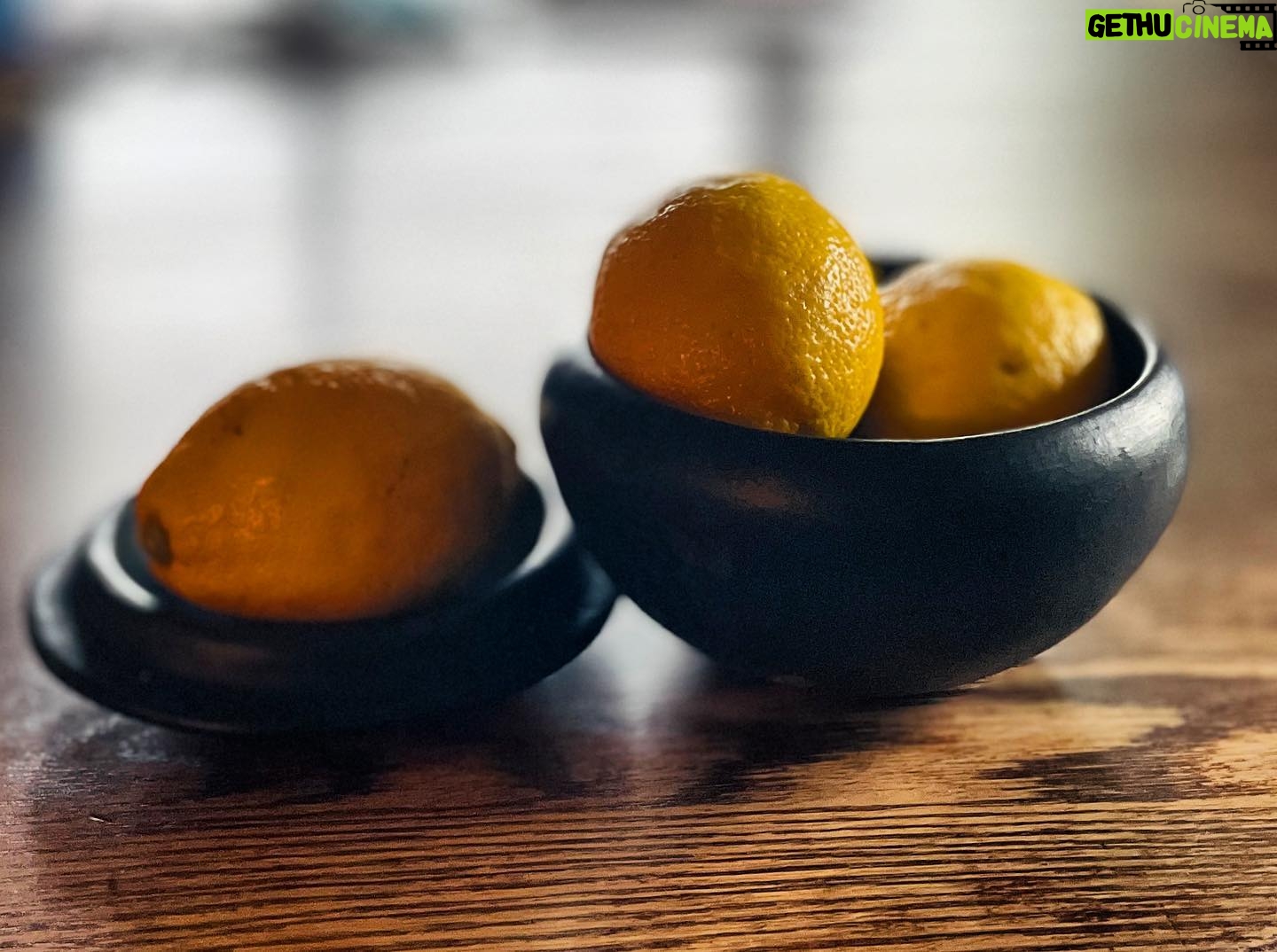 Jennifer Beals Instagram - Just when I thought I was having an odd afternoon ( #mercuryretrograde )something interesting happened. I was standing in line at a bodega waiting to buy three lemons and as I approached the cashier she told me the lady ahead of me had purchased my lemons for me. So curious. Angels everywhere. One of these lemons is going on my altar. Sending up thanks for the kindness of a stranger. Let’s all be that stranger for someone.