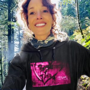 Jennifer Beals Instagram - Well lookee here, there’s a new B T hoodie for y’all! As well as some 🍄pics. ☺️ 
Super excited to partner with @shopstands ! Sales benefit @glsen 💛🌈
Link in zee bio. 
 
#nature