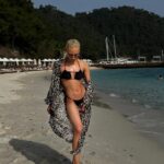 Jennifer Boyner Instagram - Sezonu açmış bulunmaktayım 👙⛱️🍹